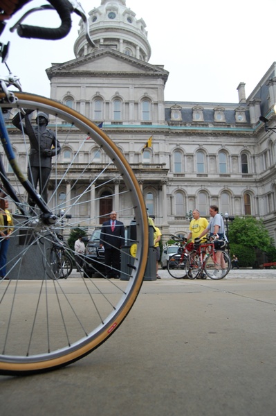 B2W 2009 - Bike in front of Baltimore City Hall
